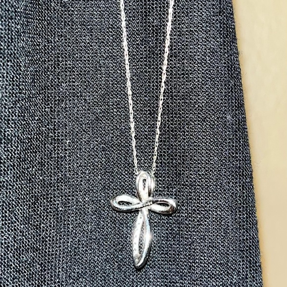 10K White Gold Diamond Cross Necklace - Picture 2 of 5
